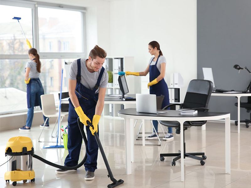 What are the benefits of hiring commercial cleaners?