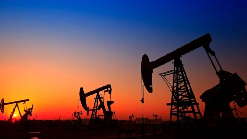 How the Oil and Gas Industry Benefits From Factoring