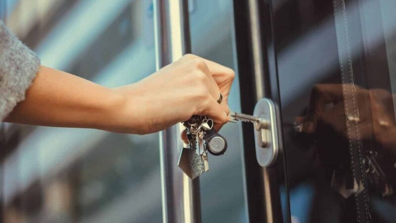 How locksmiths safeguard businesses
