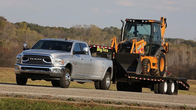 What are the differences between Gas Powered pickup trucks and electric pickup trucks?